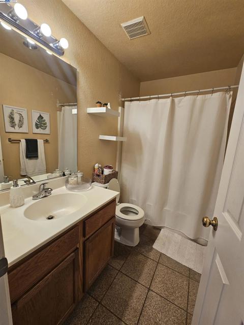 13440 Forestwood Way, Lathrop CA: https://media.crmls.org/mediaz/5a24cf16-bca8-481f-9dff-3ec8580792b8.jpg