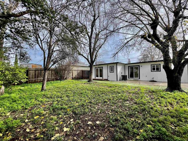 2847 Avon, Concord CA: https://media.crmls.org/mediaz/5a250efe-4c26-4706-b3e1-37a98e862c37.jpg