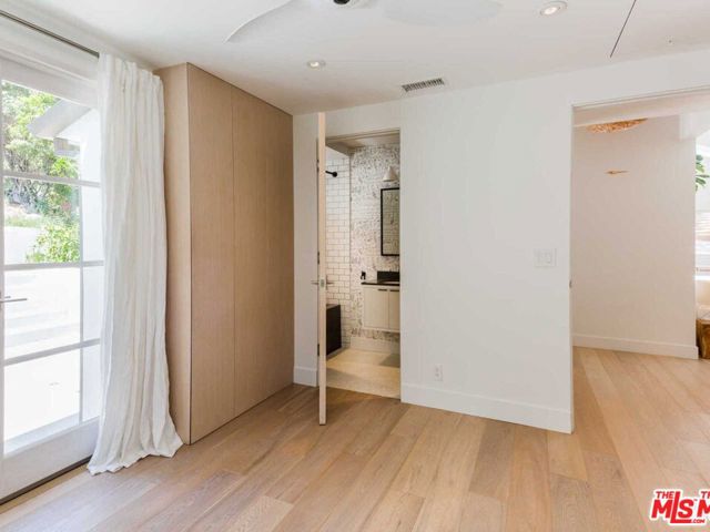 3279 Ledgewood Drive, Los Angeles CA: https://media.crmls.org/mediaz/5a2536fb-8a93-4a24-bc67-93372b3740d5.jpg