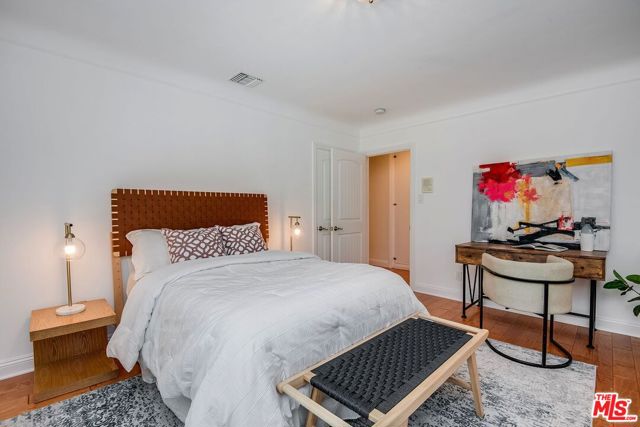 4538 Lemp Avenue, Studio City CA: https://media.crmls.org/mediaz/5a25dbcd-8ee8-4c89-b2fb-35e715f6cc27.jpg