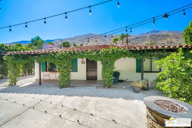 1861 S Palm Canyon Drive, Palm Springs CA: https://media.crmls.org/mediaz/5a26bf18-869a-4999-a531-511f2812aad5.jpg