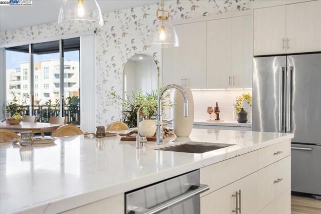 2250 Kilowatt Way, Fremont CA: https://media.crmls.org/mediaz/5a26fa8c-d3c4-4c40-b505-b6a393dd55bc.jpg