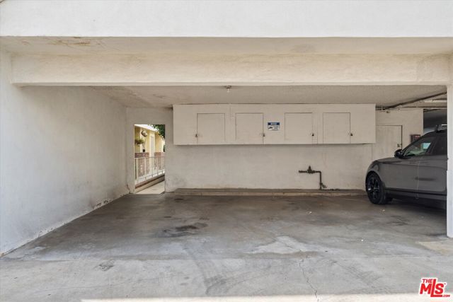 1327 Stanford Street, Santa Monica CA: https://media.crmls.org/mediaz/5a271f78-10ae-4afe-92e7-a81dc5fe7c20.jpg