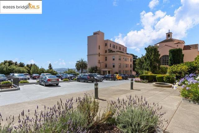 351 Buena Vista Ave E, San Francisco CA: https://media.crmls.org/mediaz/5a273605-7565-4eac-a71a-c2c0b1a58b55.jpg