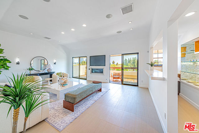 10611 Ashton Avenue, Los Angeles CA: https://media.crmls.org/mediaz/5a2784a3-d85f-44a2-97bf-ec86eda729cf.jpg
