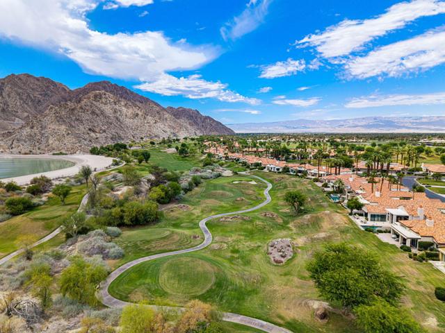 56765 Merion, La Quinta CA: https://media.crmls.org/mediaz/5a27e988-c855-4b9e-be51-ab8c170bee2c.jpg