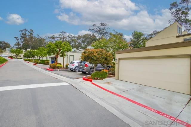 10565 Caminito Basswood, San Diego CA: https://media.crmls.org/mediaz/5a288877-bdd5-4ea3-9bcc-876b69a10671.jpg
