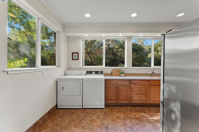 7745 Winter Snow Ct, Newcastle CA: https://media.crmls.org/mediaz/5a28d2a8-befa-4c80-9f8c-d9e50bb33077.jpg