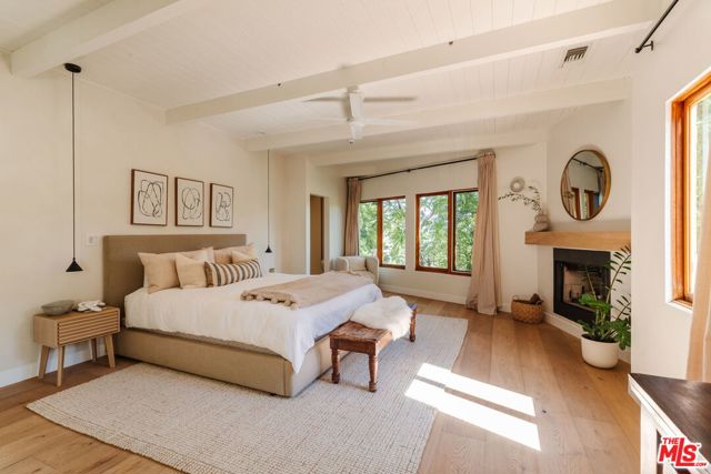 2145 Sunset Crest Drive, Los Angeles CA: https://media.crmls.org/mediaz/5a297576-6b4e-4bcd-9172-a68e3afa43f8.jpg