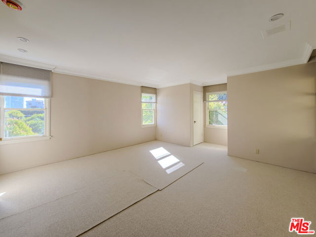 8967 St Ives Drive, Los Angeles CA: https://media.crmls.org/mediaz/5a299de2-e153-4fd5-8974-44ca27444fa2.jpg