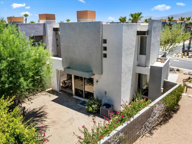 252 Breeze Loop, Palm Springs CA: https://media.crmls.org/mediaz/5a29d681-c29c-4716-8bb8-06489f17edea.jpg
