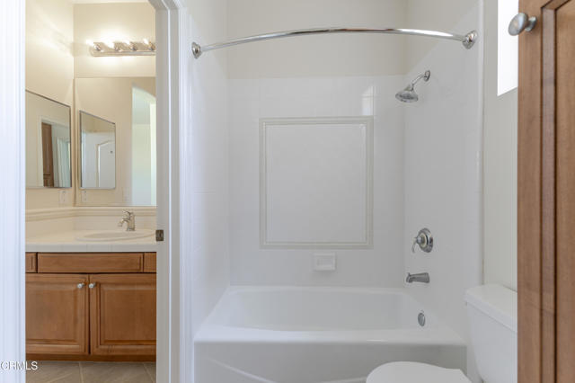 3911 Lilac Canyon Lane, Altadena CA: https://media.crmls.org/mediaz/5a29e171-4488-4de8-8b3b-15dab4077801.jpg