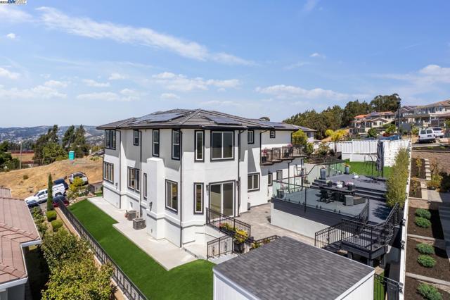 3606 Sarita St, Hayward CA: https://media.crmls.org/mediaz/5a2a114b-d46c-4d68-b102-d4801d3e5702.jpg
