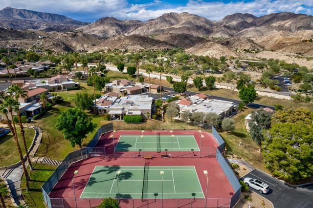 72516 Sandstone Lane, Palm Desert CA: https://media.crmls.org/mediaz/5a2a3361-c7f9-4262-9672-495d772cc8f2.jpg