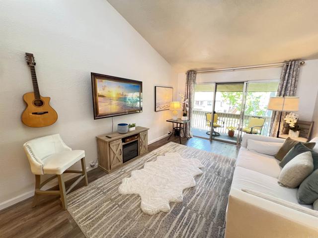 1885 Diamond Street, San Diego CA: https://media.crmls.org/mediaz/5a2a4dfc-e49e-4151-9941-955ed44d959d.jpg