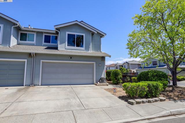 34724 Teal Cmn, Fremont CA: https://media.crmls.org/mediaz/5a2a5f68-4c21-428f-898f-e57be41df43c.jpg