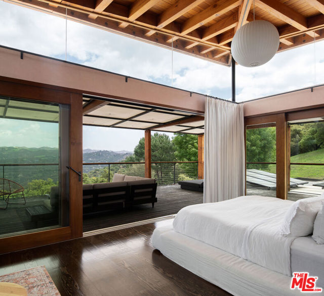 22575 Monte Vista Drive, Topanga CA: https://media.crmls.org/mediaz/5a2a7f4c-5128-4b08-8a88-1c79e1a9f67d.jpg