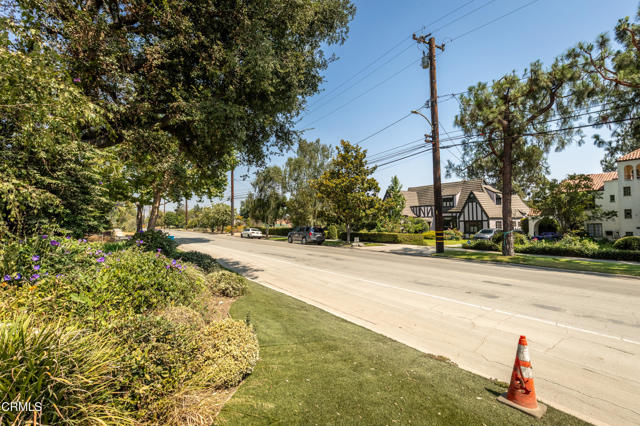 1215 E Mendocino Street, Altadena CA: https://media.crmls.org/mediaz/5a2ab552-5d91-40ee-868e-450d4f0b2d08.jpg