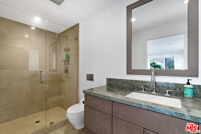 6375 Gayton Place, Malibu CA: https://media.crmls.org/mediaz/5a2ade46-2207-4d1c-be5e-c7642cd9f138.jpg