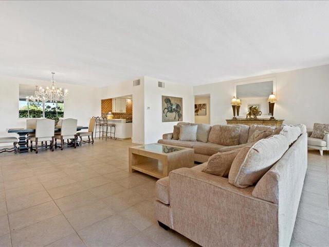 899 Island Drive, Rancho Mirage CA: https://media.crmls.org/mediaz/5a2ae2cf-6566-49bc-a389-8cc53af45ecd.jpg