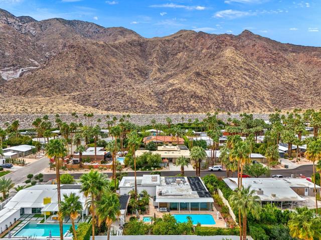968 N Fairview Circle, Palm Springs CA: https://media.crmls.org/mediaz/5a2af346-b462-470b-abac-4a7adca308ad.jpg