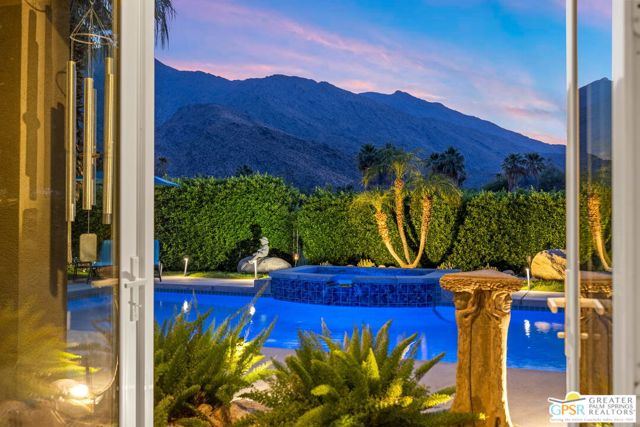 450 E Bogert Trail, Palm Springs CA: https://media.crmls.org/mediaz/5a2b0613-4906-441f-b3ad-9831de5ea483.jpg