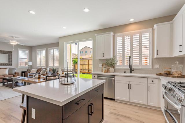 1153 Coyote Peak Way, Hollister CA: https://media.crmls.org/mediaz/5a2b393e-fb27-4443-956f-6e1ef4684801.jpg