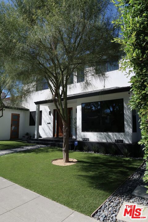 3845 Olympiad Drive, View Park CA: https://media.crmls.org/mediaz/5a2b4442-2aa4-4362-8049-43d6188c6859.jpg