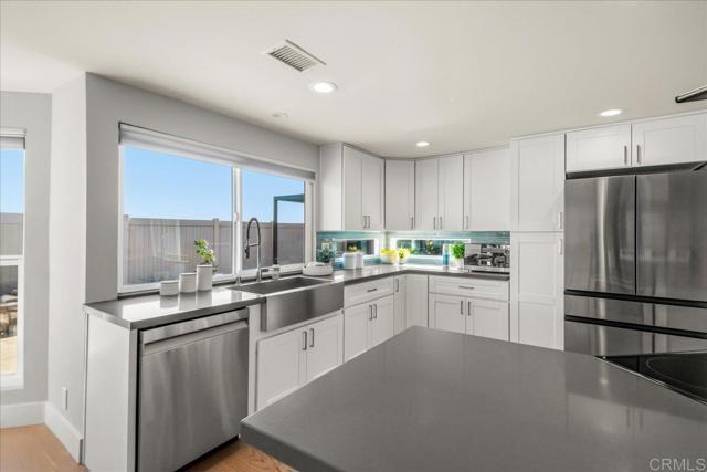 Detail Gallery Image 12 of 37 For 7310 Esfera St, Carlsbad,  CA 92009 - 4 Beds | 3 Baths