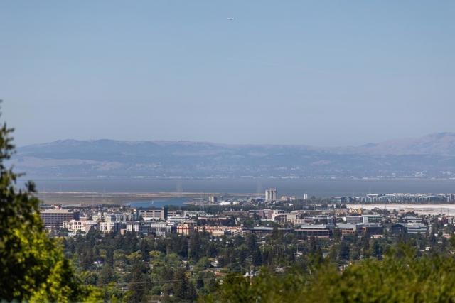 170 Hardwick Road, Woodside CA: https://media.crmls.org/mediaz/5a2c8085-6454-4ba5-afad-8ed163768ce8.jpg