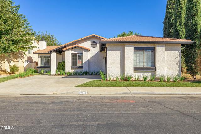 Detail Gallery Image 3 of 35 For 37644 Laderman Ln, Palmdale,  CA 93550 - 4 Beds | 2 Baths