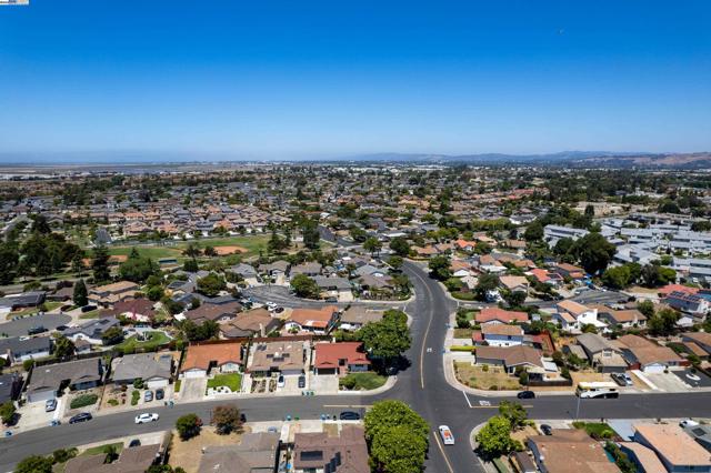 4501 Alice Way, Union City CA: https://media.crmls.org/mediaz/5a2d1d05-87a2-4834-995a-1b97a5f46818.jpg