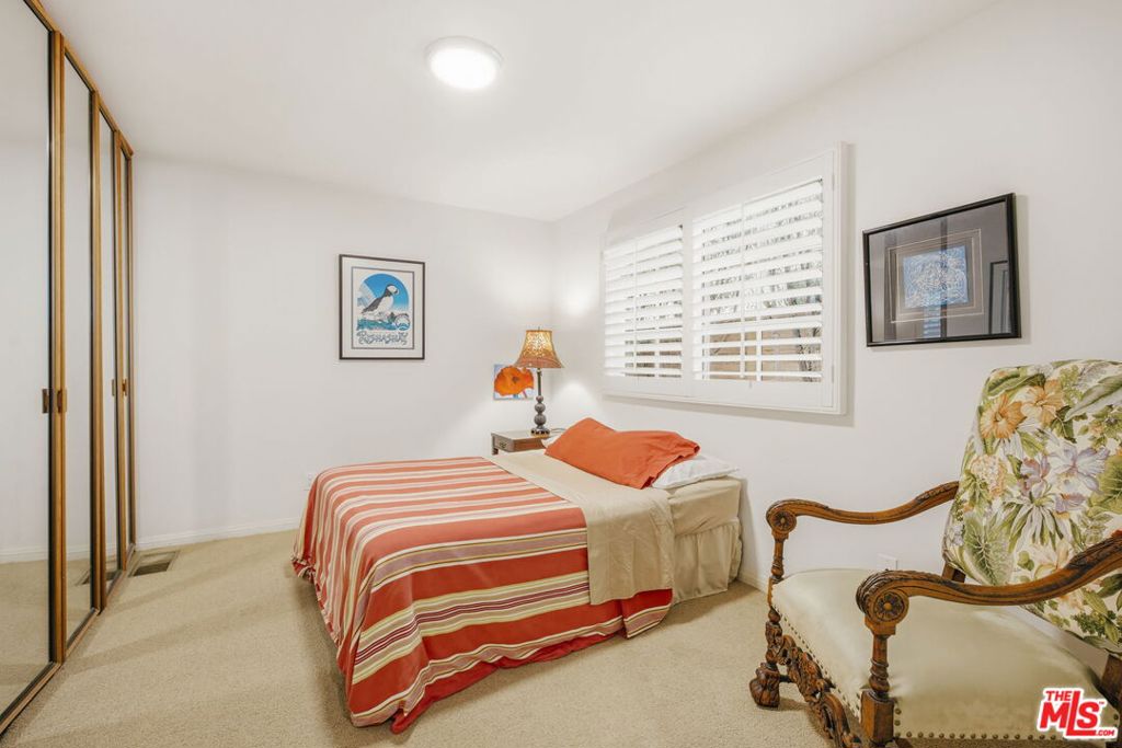 https://media.crmls.org/mediaz/5a2dccd9-a89e-4c21-ab19-f91a0da950da.jpg?preset=X-Large