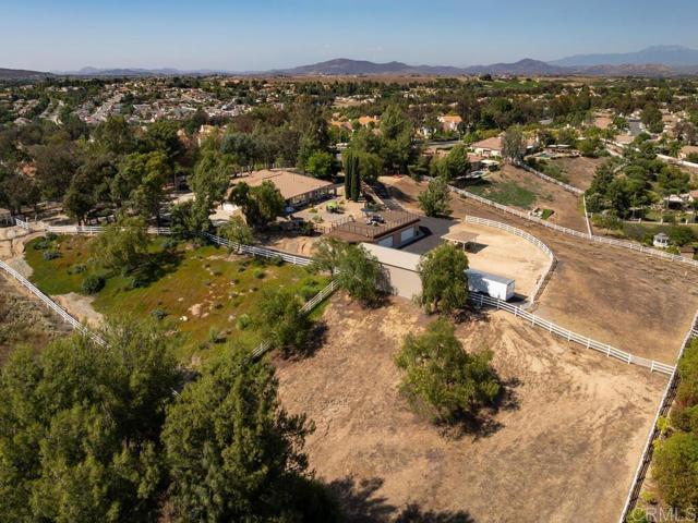 31755 Rancho Vista Road, Temecula CA: https://media.crmls.org/mediaz/5a2dfd96-7adb-41f4-a43e-46ea4fc94a59.jpg