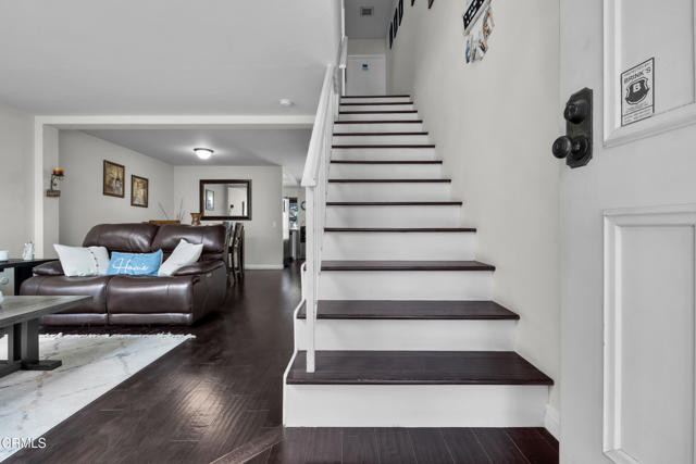 19431 Sherman Way, Reseda CA: https://media.crmls.org/mediaz/5a2e1ad8-7012-48fd-8413-80961cbf7d46.jpg