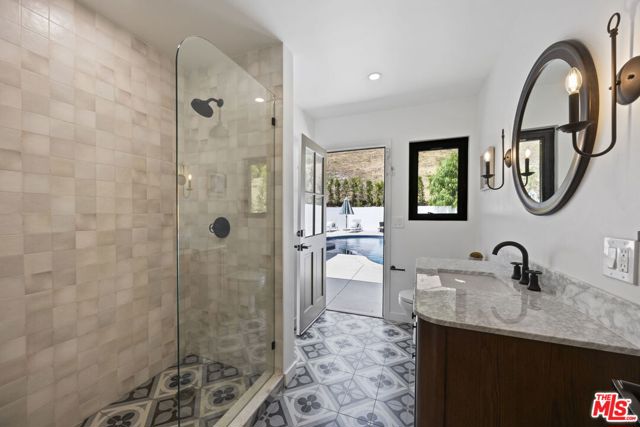 1131 Rancho Drive, Ojai CA: https://media.crmls.org/mediaz/5a2e1d68-2b58-4420-afe1-c2abad618acd.jpg