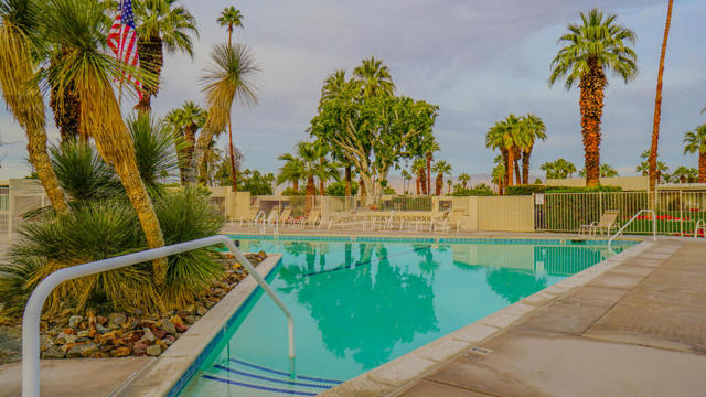 472 Sandpiper Street, Palm Desert CA: https://media.crmls.org/mediaz/5a2e5429-6a3f-46f6-97ec-1afae0668e59.jpg