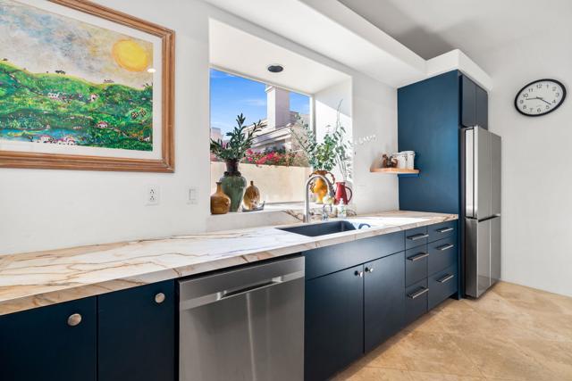 47560 Via Montigo, La Quinta CA: https://media.crmls.org/mediaz/5a2e8941-83be-4f0e-befd-864b946eb79e.jpg