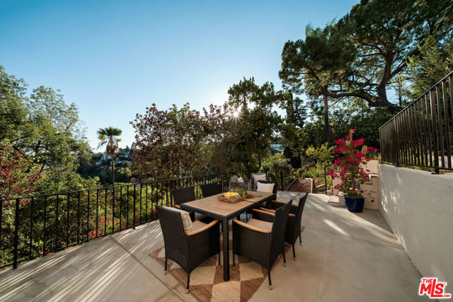 579 Crane Boulevard photo 44