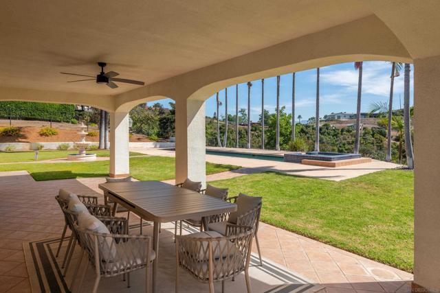 30343 Calle La Reina, Bonsall CA: https://media.crmls.org/mediaz/5a2f99f9-d62c-4ef4-9652-8d4fd0573607.jpg