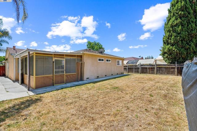 1849 Sherman Dr, Union City CA: https://media.crmls.org/mediaz/5a2fd9f2-b85b-4bea-95b1-e37adf99f7b7.jpg