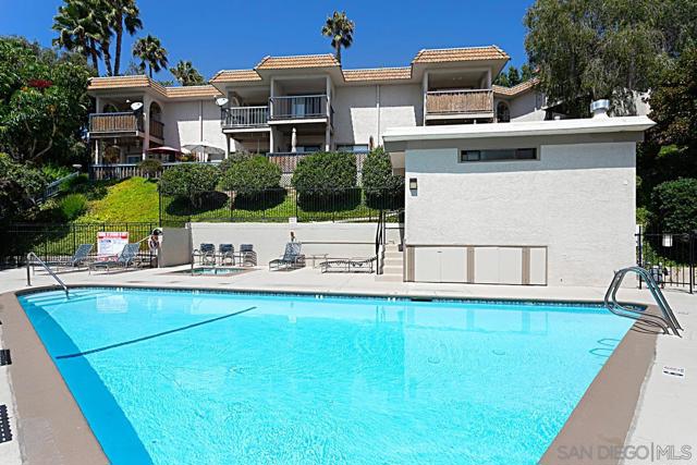 2383 Altisma Way, Carlsbad CA: https://media.crmls.org/mediaz/5a2fda6f-b376-41c1-934d-15bb17be8233.jpg