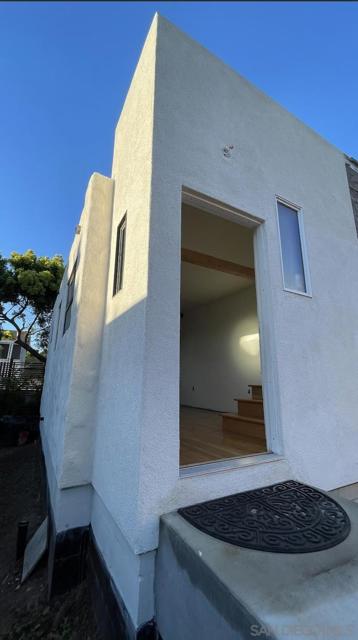 366 Palm Ave, Chula Vista CA: https://media.crmls.org/mediaz/5a3022f0-5f8c-4342-bb7f-112820ae3a8a.jpg