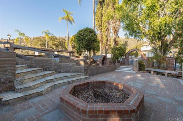 748 Old Oak Ridge, San Marcos CA: https://media.crmls.org/mediaz/5a3024f8-b0a1-4e97-b9f2-75019770c182.jpg
