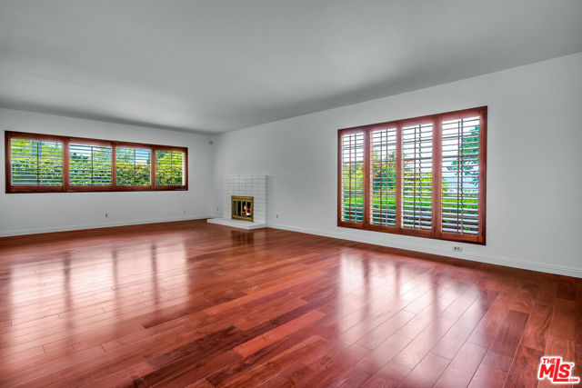 2925 Dona Susana Drive, Studio City CA: https://media.crmls.org/mediaz/5a30dc51-371f-4638-b1c5-ac5f484d9b83.jpg