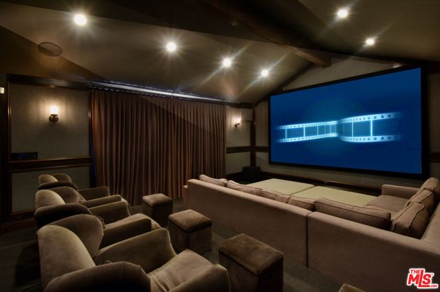 4277 Beck Avenue, Studio City CA: https://media.crmls.org/mediaz/5a30e79e-ef5d-4f8a-99b6-439f4f0e7f89.jpg
