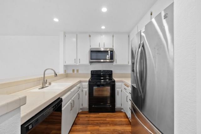 7636 Palmilla Drive, San Diego CA: https://media.crmls.org/mediaz/5a31048a-a6d4-42f1-b16d-1a867496ff85.jpg
