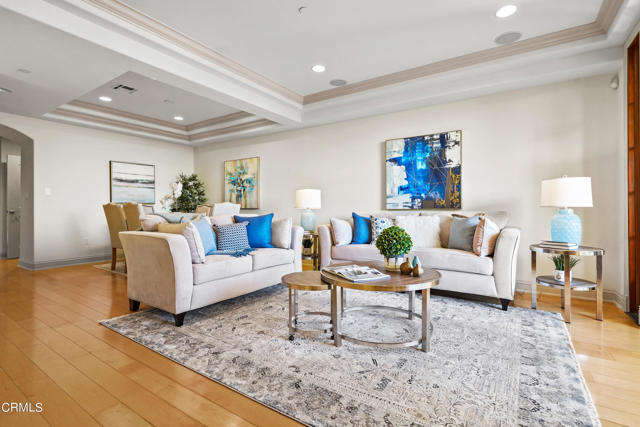 985 N Michillinda Avenue, Pasadena CA: https://media.crmls.org/mediaz/5a3114e5-79ba-4d9f-abd5-fb2df6852578.jpg