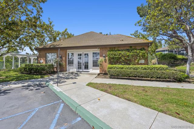 1198 Gazania Ct, San Marcos CA: https://media.crmls.org/mediaz/5a31958a-dfd8-457f-afc8-8089919f588d.jpg