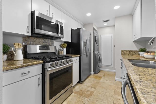 Detail Gallery Image 2 of 35 For 795 Brookstone #201,  Chula Vista,  CA 91913 - 2 Beds | 2 Baths
